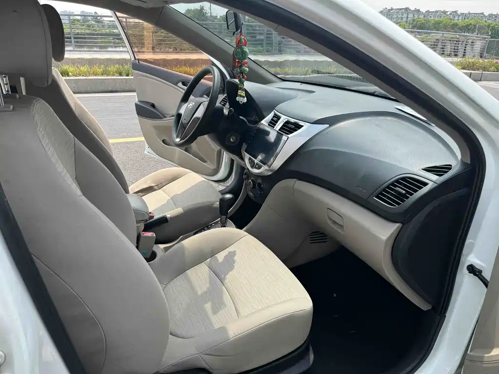 Accent 1.4 L Auto Intelligent GLS