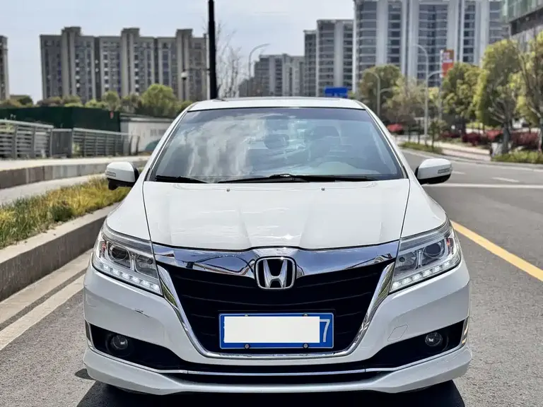 Honda Crider 1.8 L CVT Leading