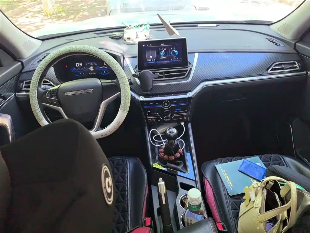 Venucia T60 启辰T60 2022款 1.6 L 手动智观版