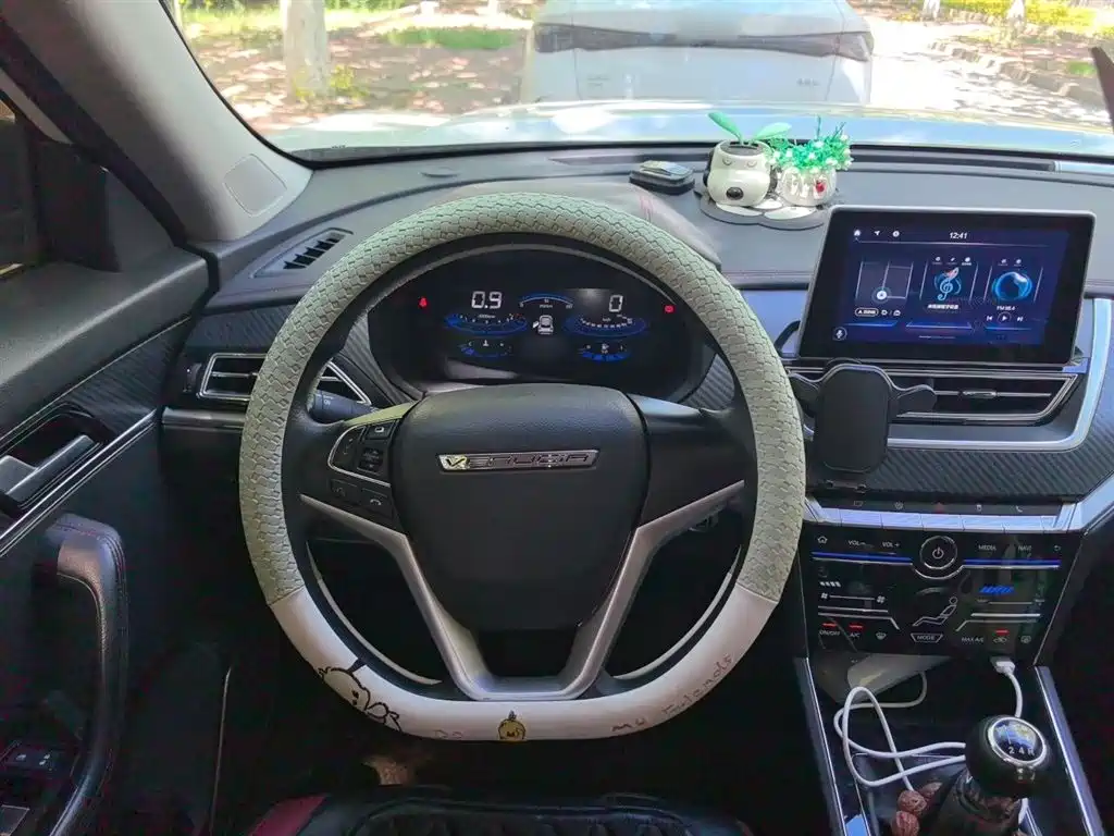Venucia T60 启辰T60 2022款 1.6 L 手动智观版