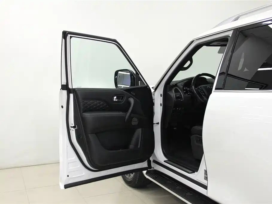 Infiniti QX80 英菲尼迪QX80 2022款 5.6 L 加规版
