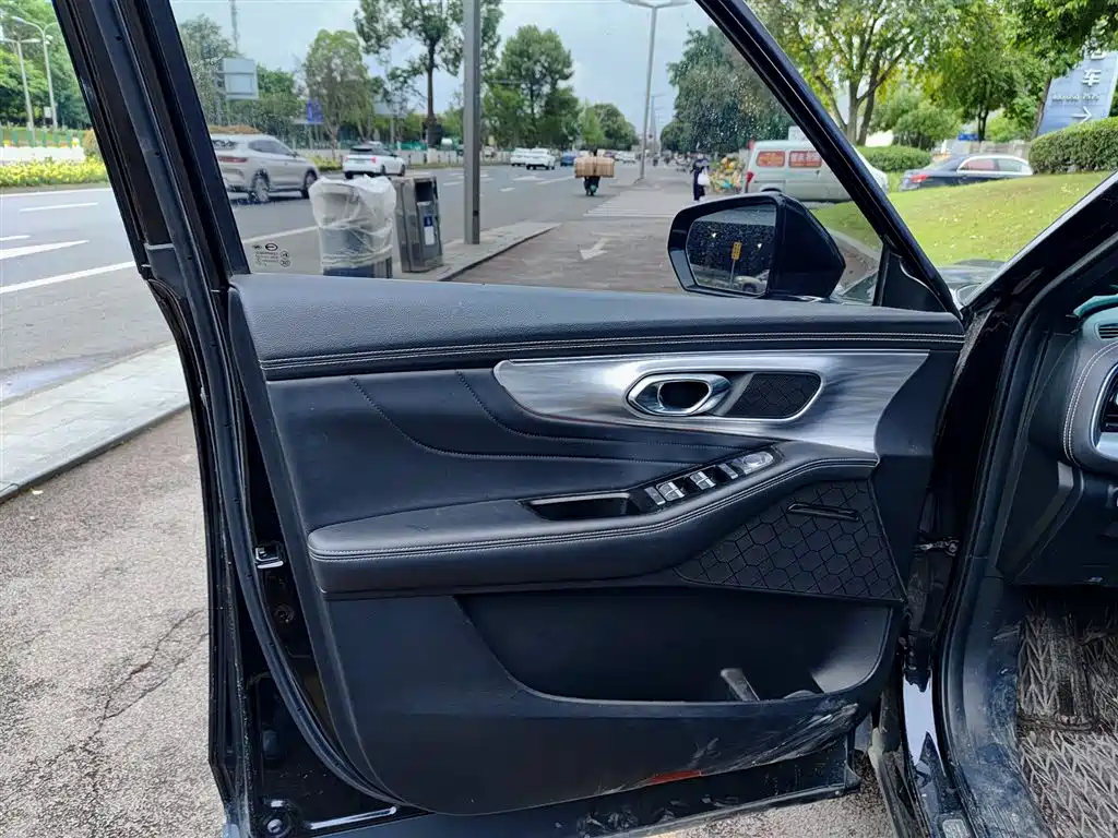 GAC Trumpchi GS8 Navigator Series 2.0 TGDI 2 WD Luxury Connected (7-seat)