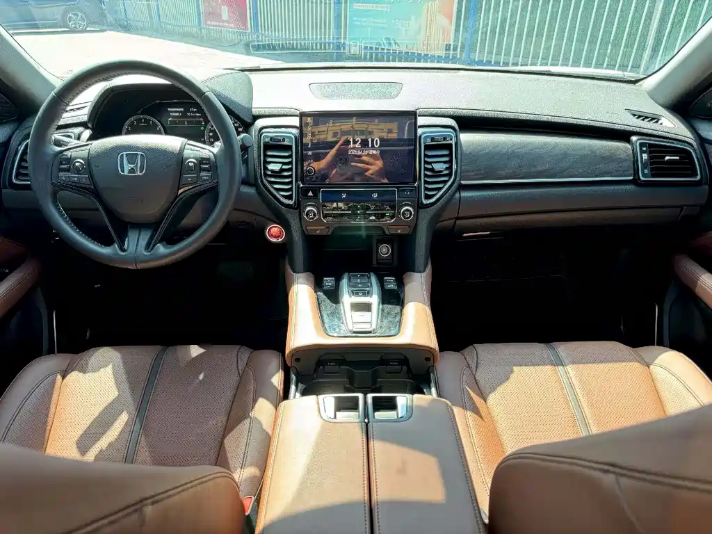 Honda UR-V 370 TURBO 4 WD Premium
