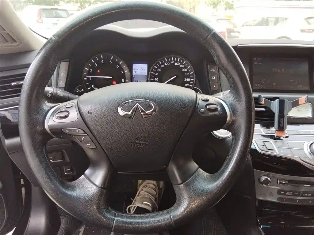 Infiniti Q70 Q70 L 2.5 L Elite