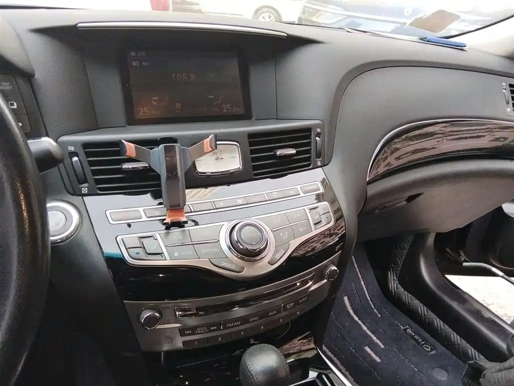 Infiniti Q70 Q70 L 2.5 L Elite