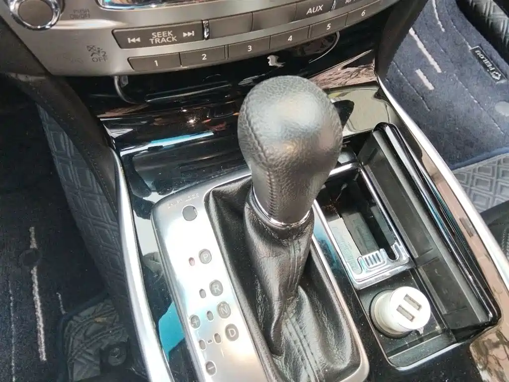 Infiniti Q70 Q70 L 2.5 L Elite