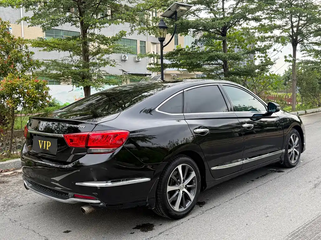 Spirior 2.4 L Distinguished