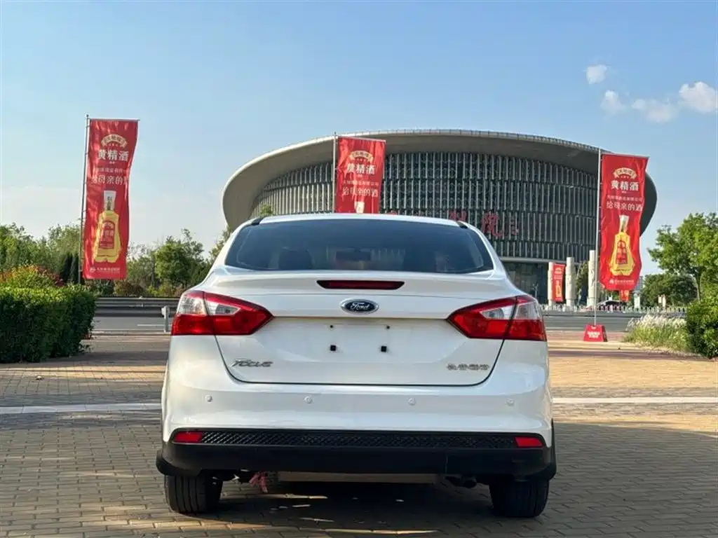 Focus Sedan 1.6 L Manual Comfort