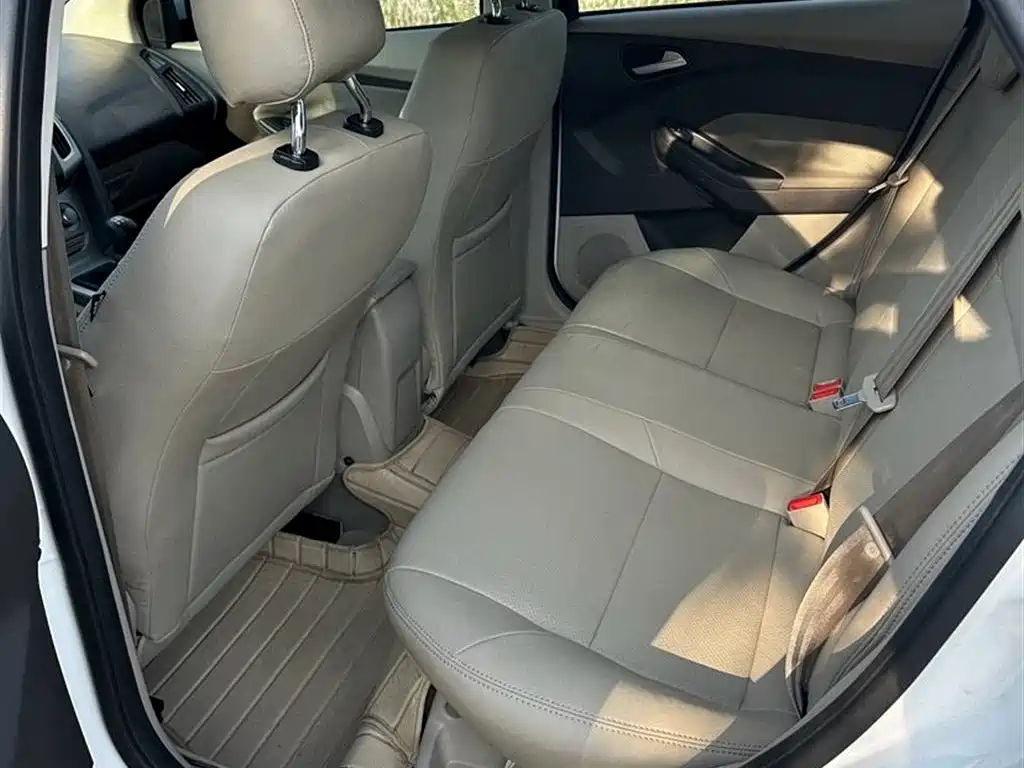 Focus Sedan 1.6 L Manual Comfort