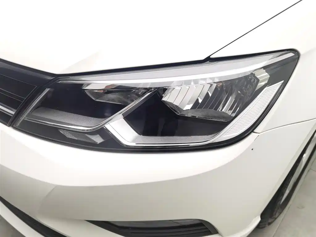 Lamando 230 TSI DSG Style