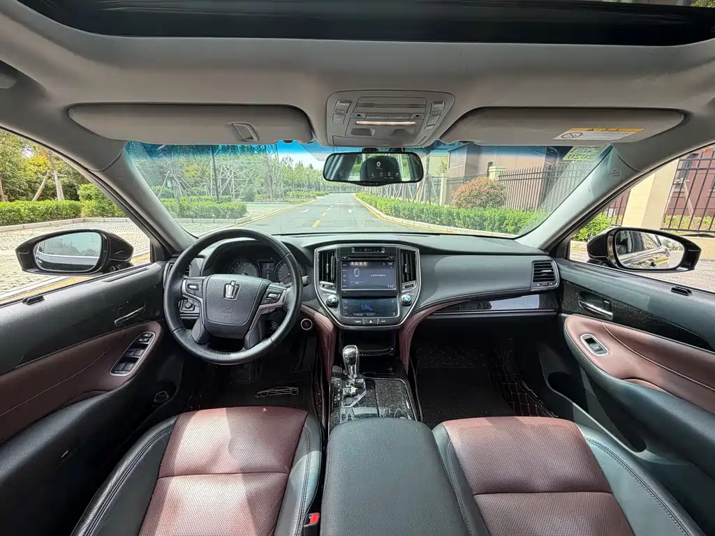 Crown 2.0 T Sport