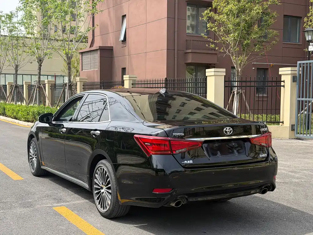 Crown 2.0 T Sport