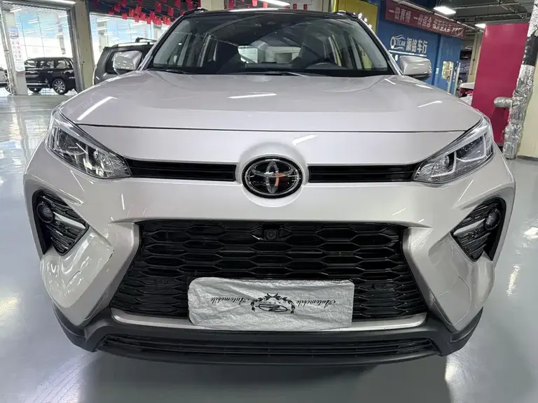 Toyota Wildlander 2.0 L CVT 4 WD Luxury PLUS