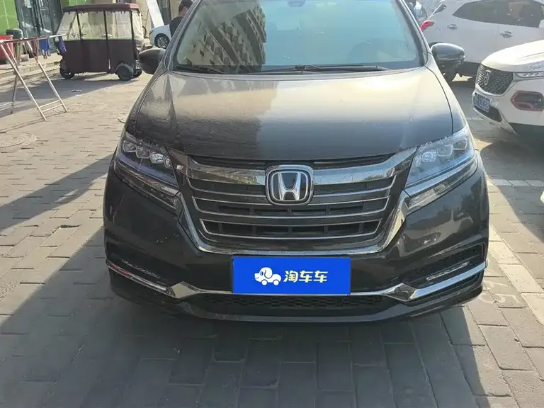 Honda Elysion 2.0 L Hybrid Luxury