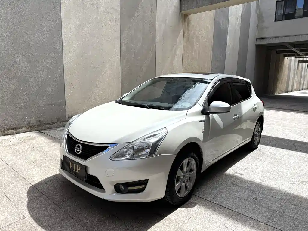 Tiida 1.6 L CVT Luxury