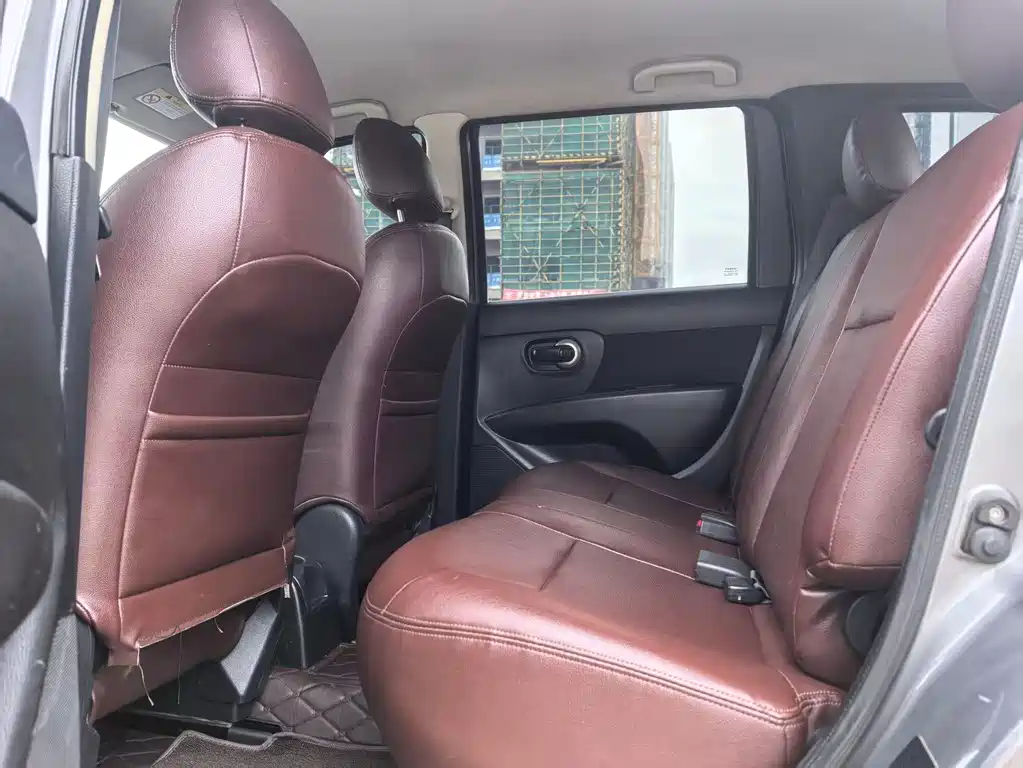 Livina 1.6 XE CVT Comfort