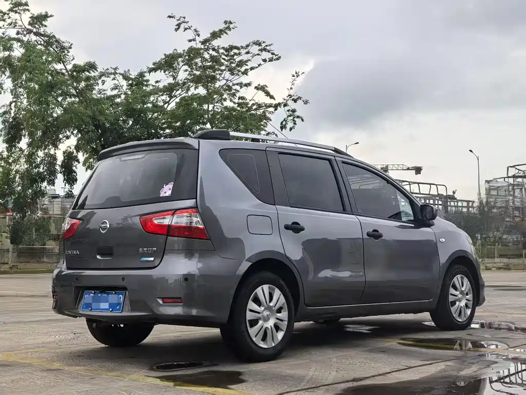 Livina 1.6 XE CVT Comfort