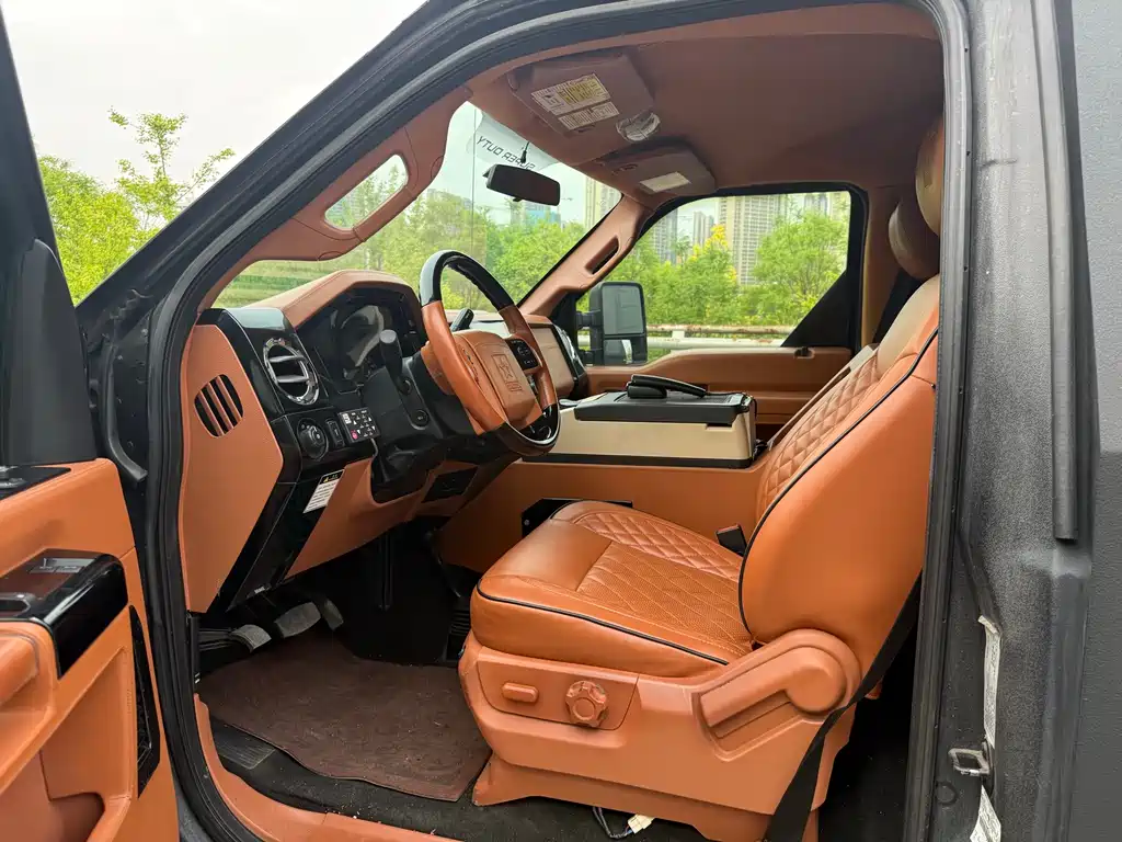 Zhanche 战车 2014款 6.8 L 自动