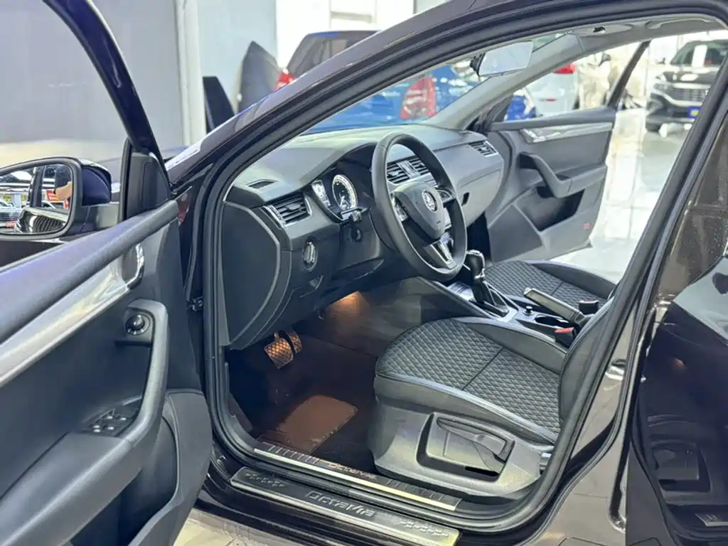 Octavia TSI280 DSG Luxury