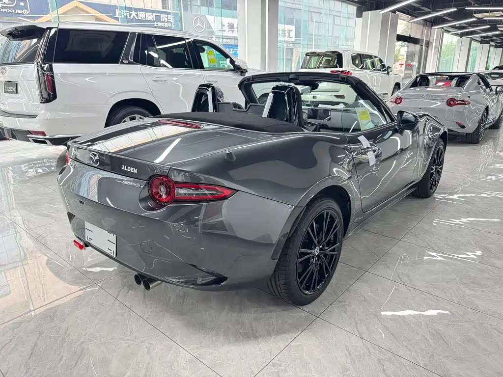 Mazda MX-5 2.0 L Manual