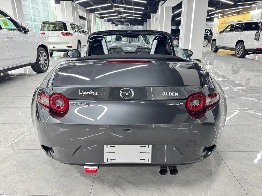 Mazda MX-5 2.0 L Manual