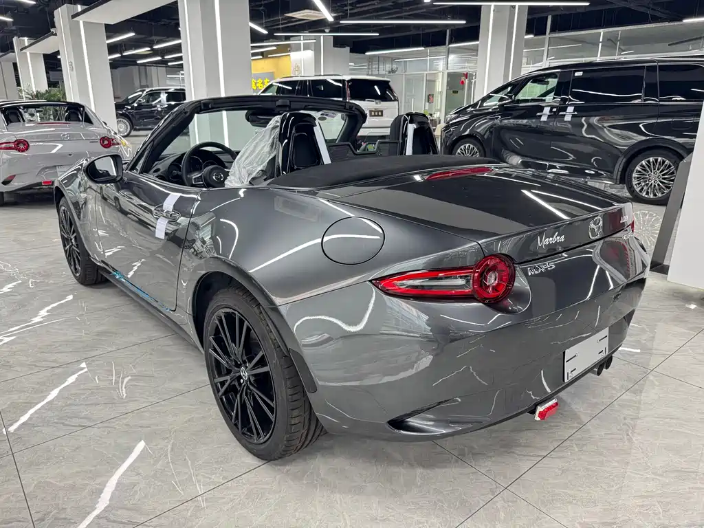 Mazda MX-5 2.0 L Manual