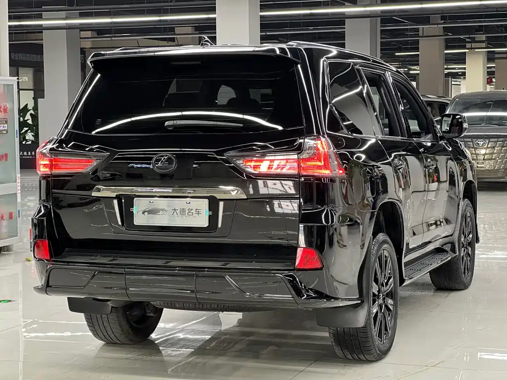 Lexus LX 570 Canada Spec