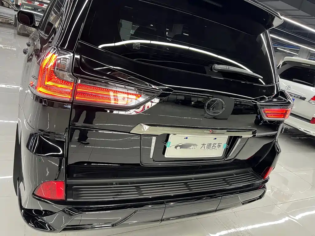 Lexus LX 570 Canada Spec