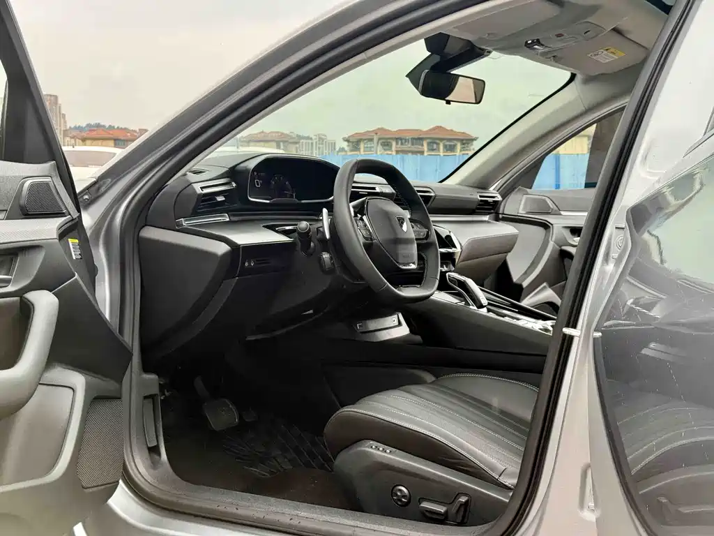 Peugeot 508 标致508 2025款 508 L 400 THP 驭动旗舰版