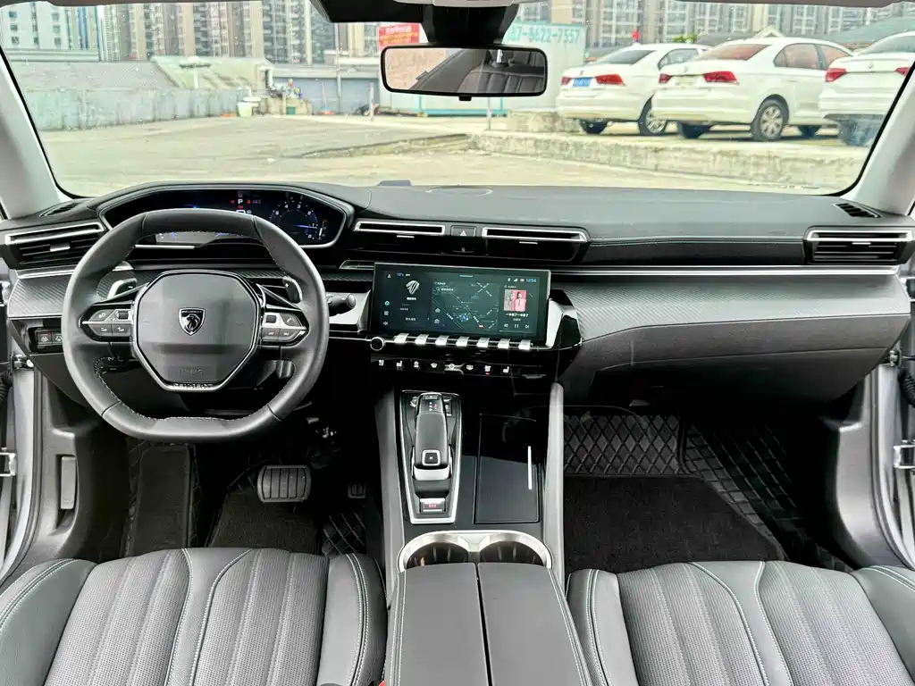 Peugeot 508 标致508 2025款 508 L 400 THP 驭动旗舰版