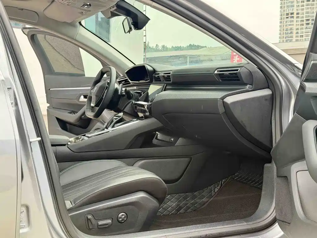 Peugeot 508 标致508 2025款 508 L 400 THP 驭动旗舰版