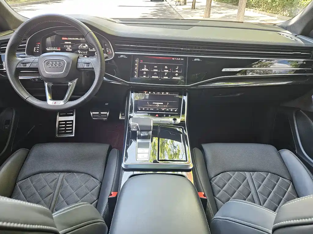 Audi Q8 55 TFSI Premium Dynamic