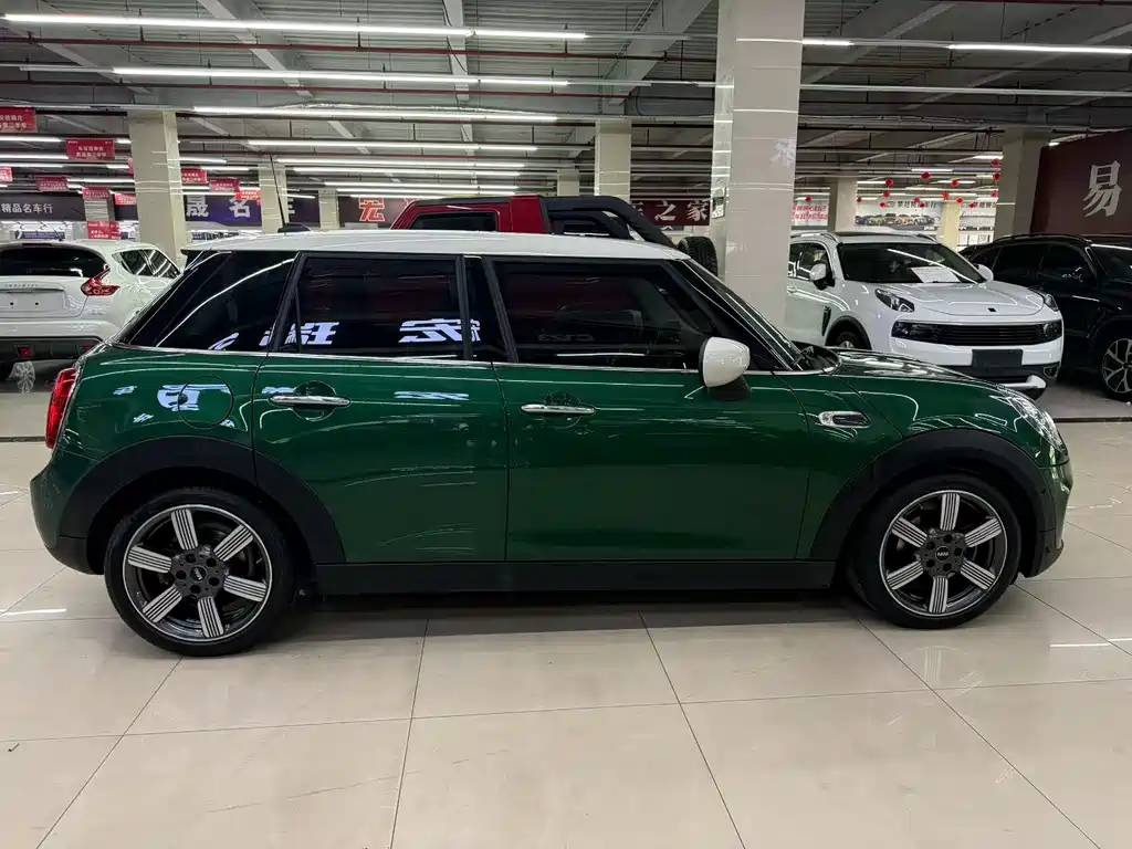 MINI MINI 2019款 1.5 T COOPER 60周年纪念版 五门版