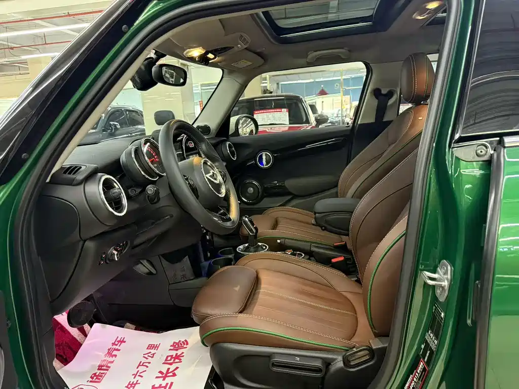 MINI MINI 2019款 1.5 T COOPER 60周年纪念版 五门版