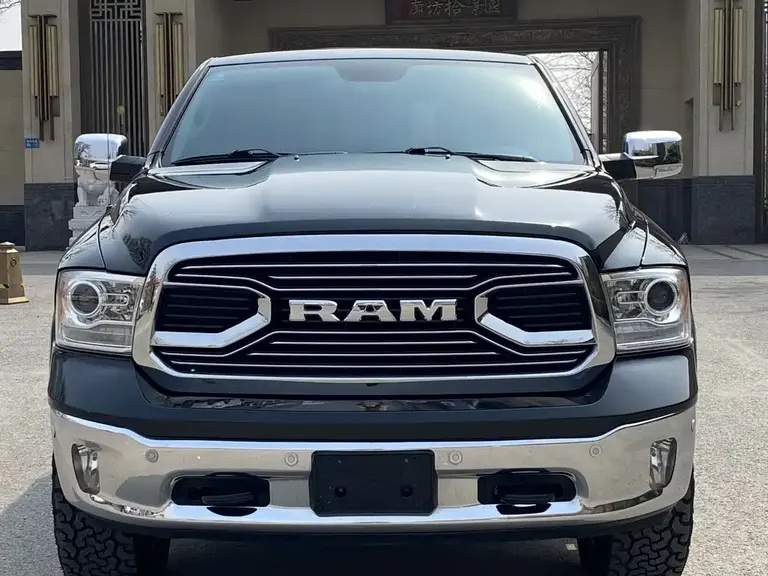 RAM Trucks 5.7 L Auto