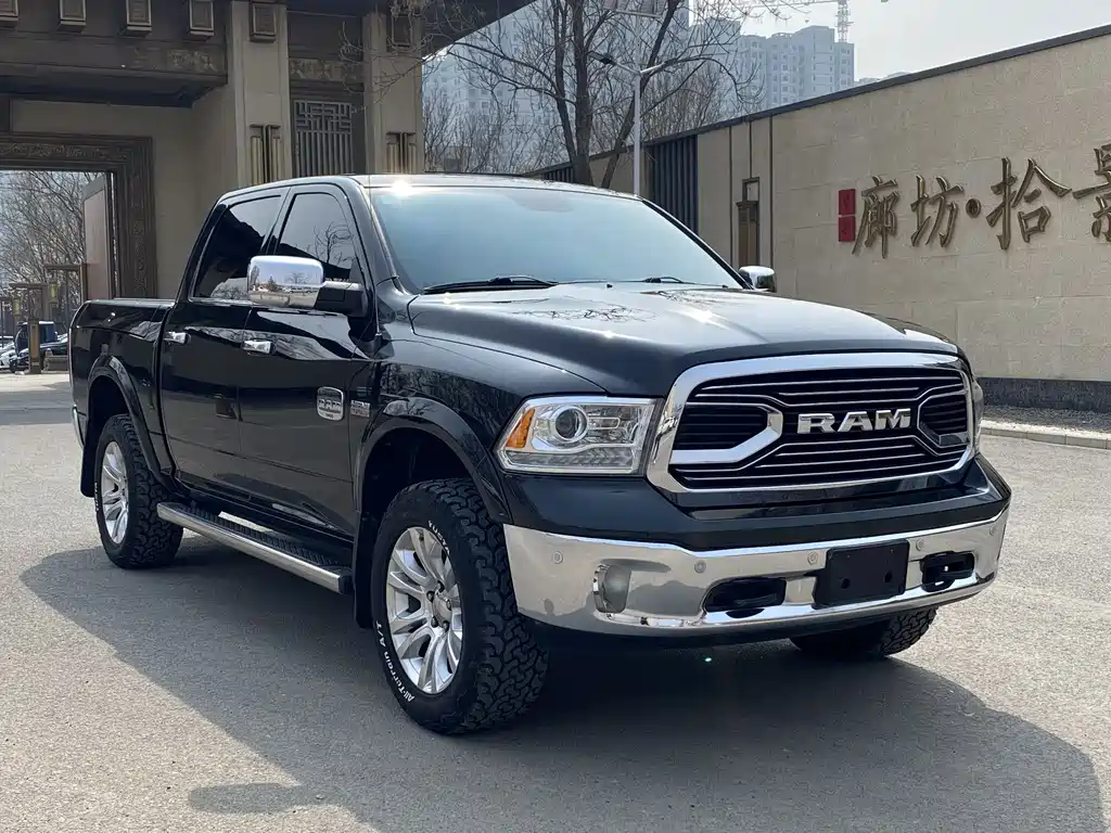 RAM Trucks 5.7 L Auto