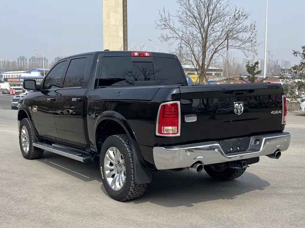 RAM Trucks 5.7 L Auto