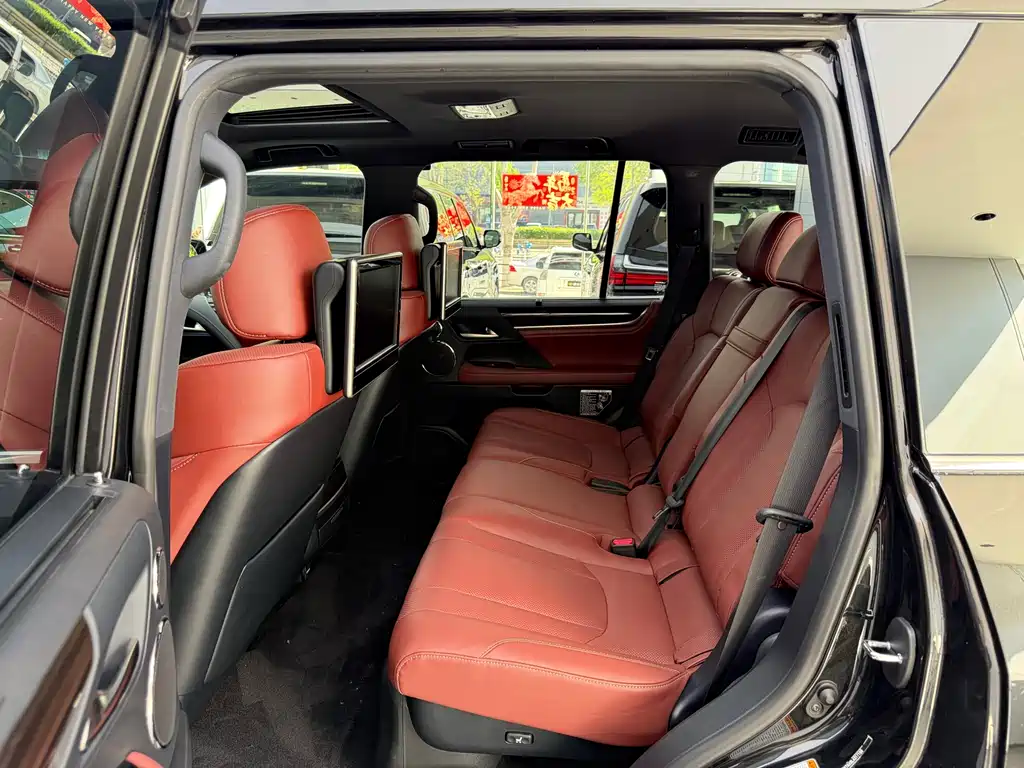 Lexus LX 570 Canada Spec