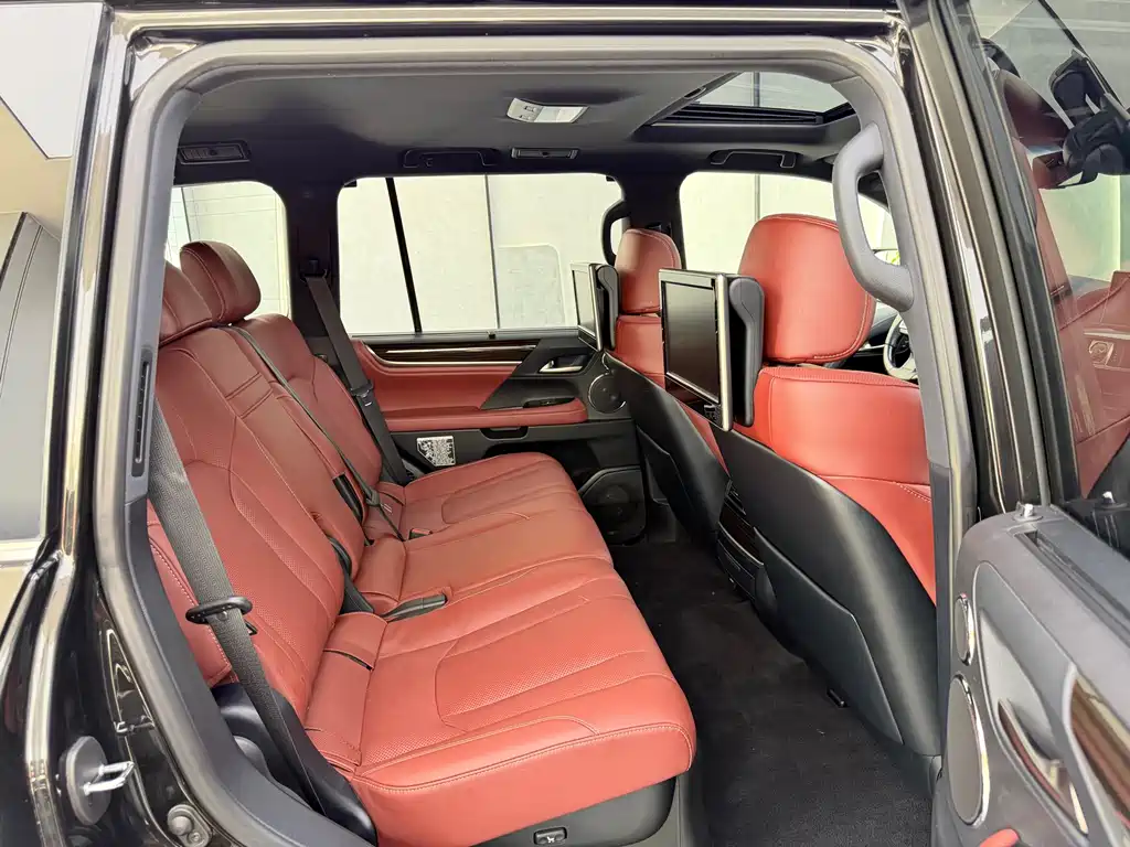 Lexus LX 570 Canada Spec