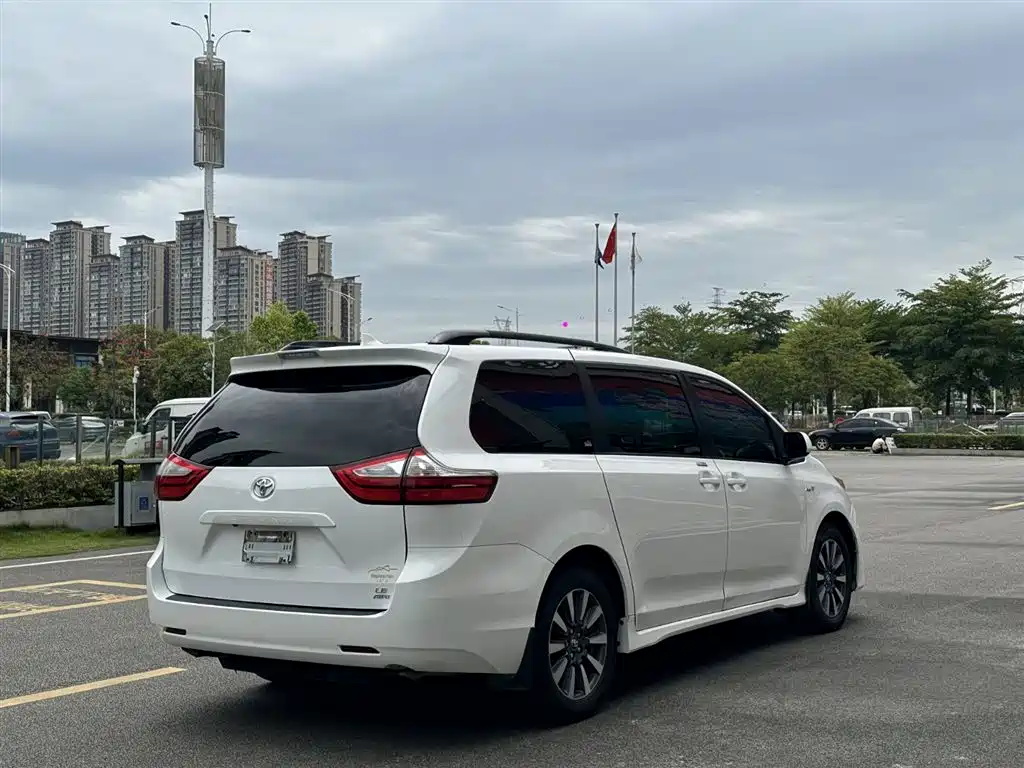 SIENNA 3.5 L US Spec