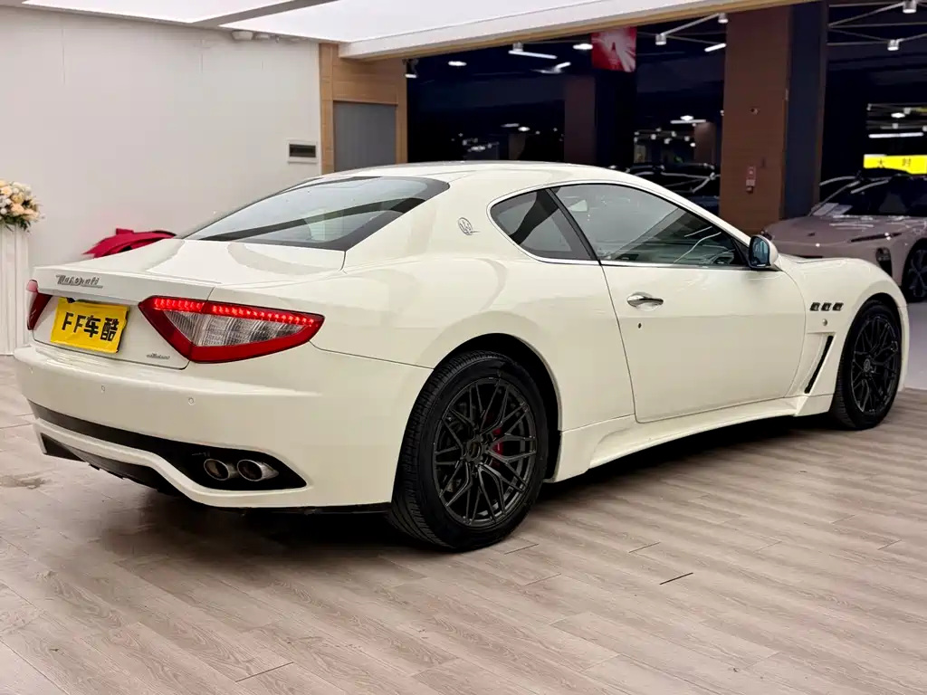 GranTurismo 4.2 L Auto
