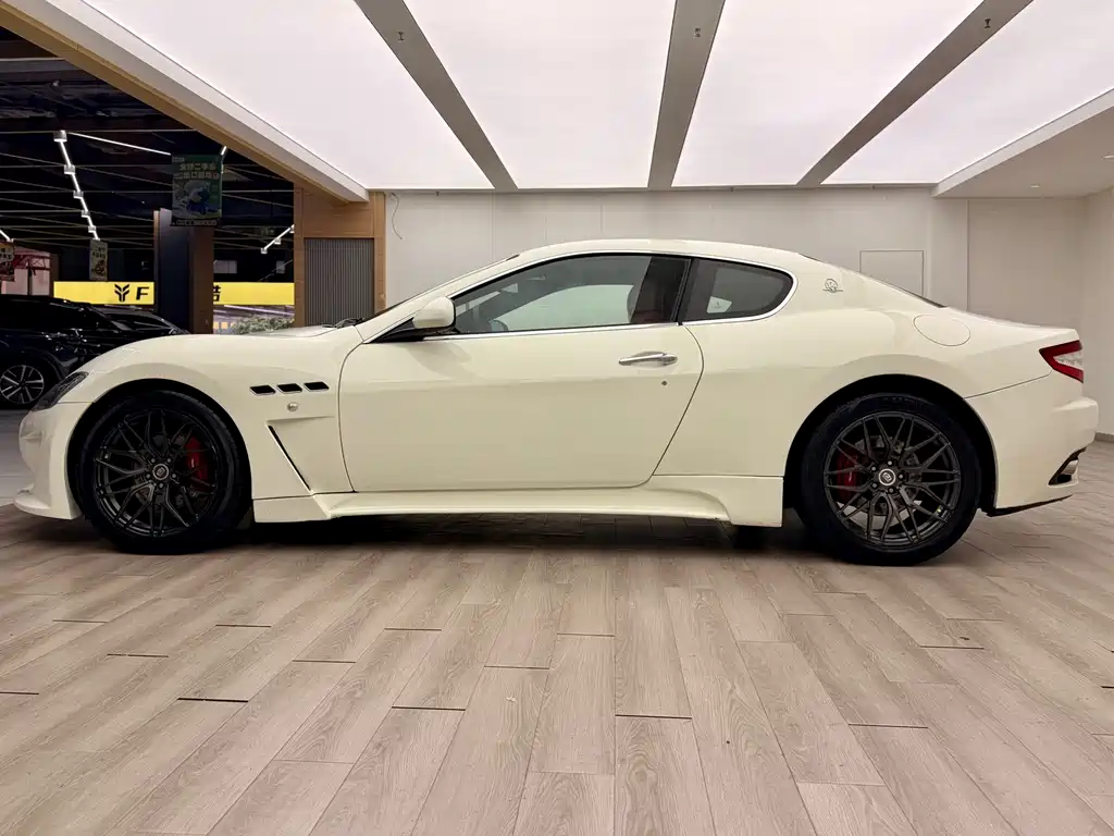 GranTurismo 4.2 L Auto