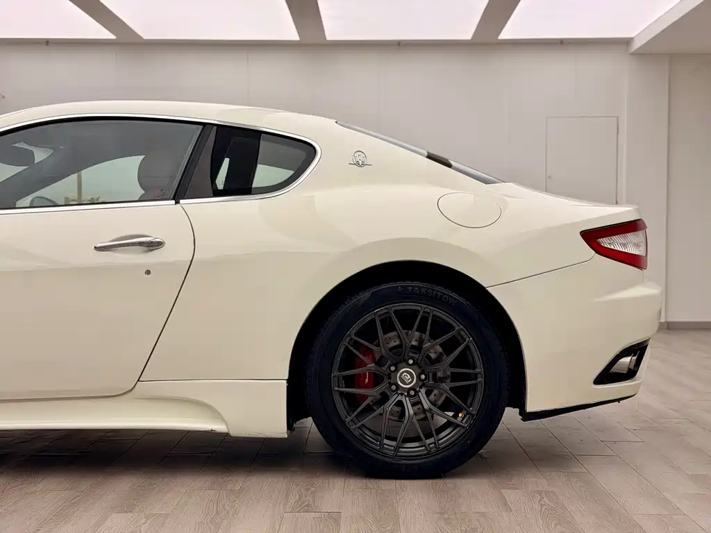 GranTurismo 4.2 L Auto