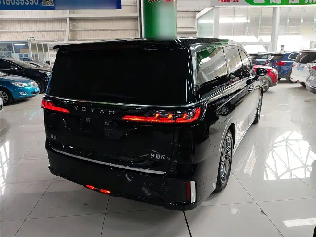 Voyah Dreamer Low Carbon Dream + Smart Enjoyment Package