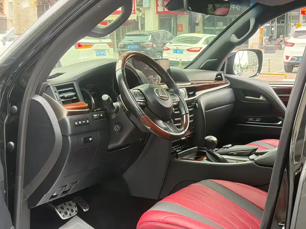Lexus LX 570