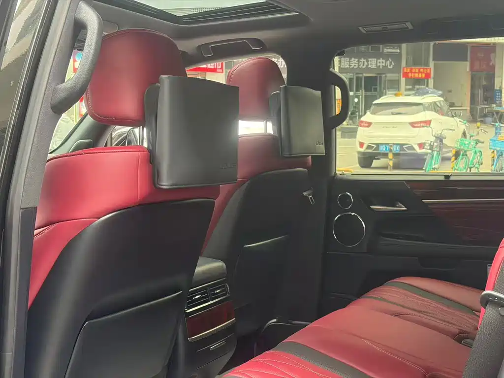 Lexus LX 570