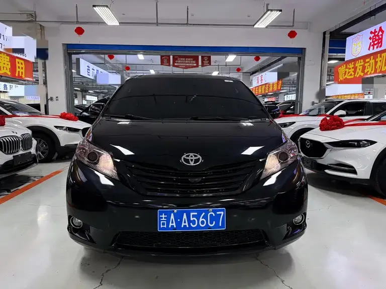 Toyota SIENNA 3.5 L Auto
