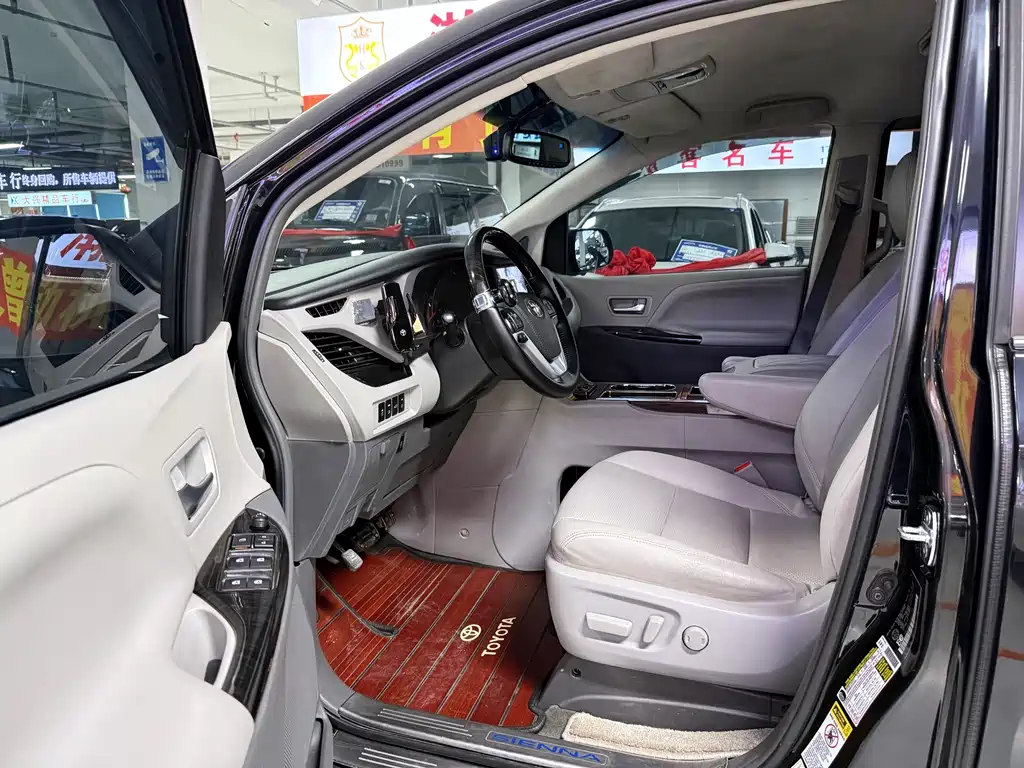 SIENNA 3.5 L Auto