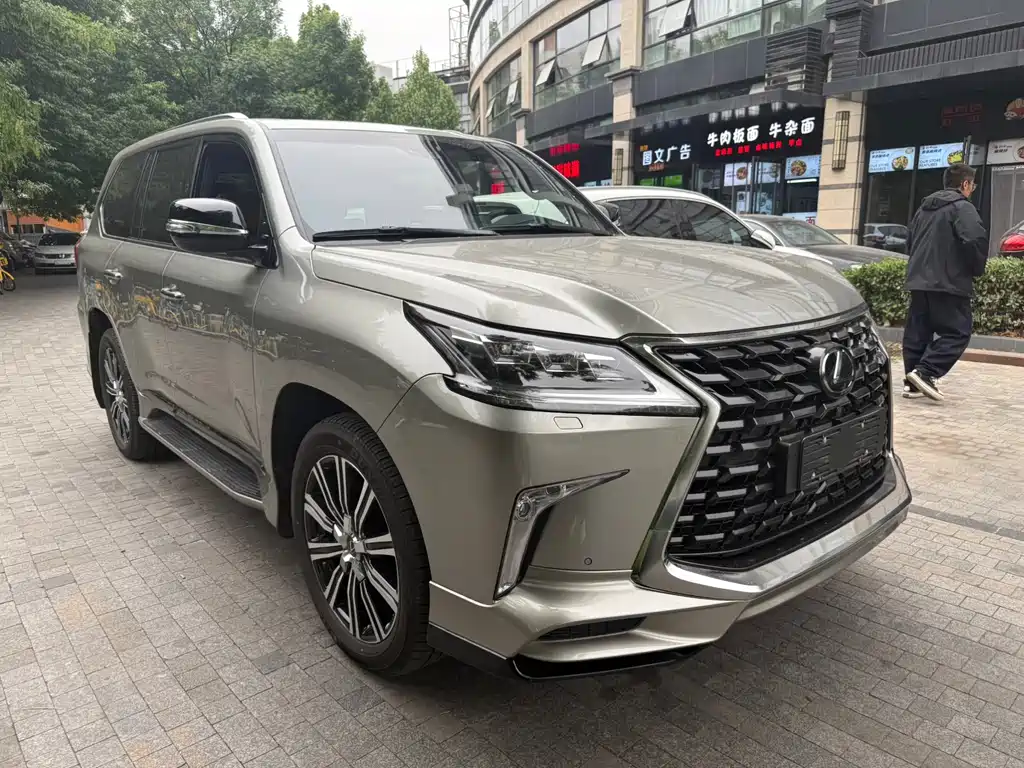 Lexus LX 570 Middle East