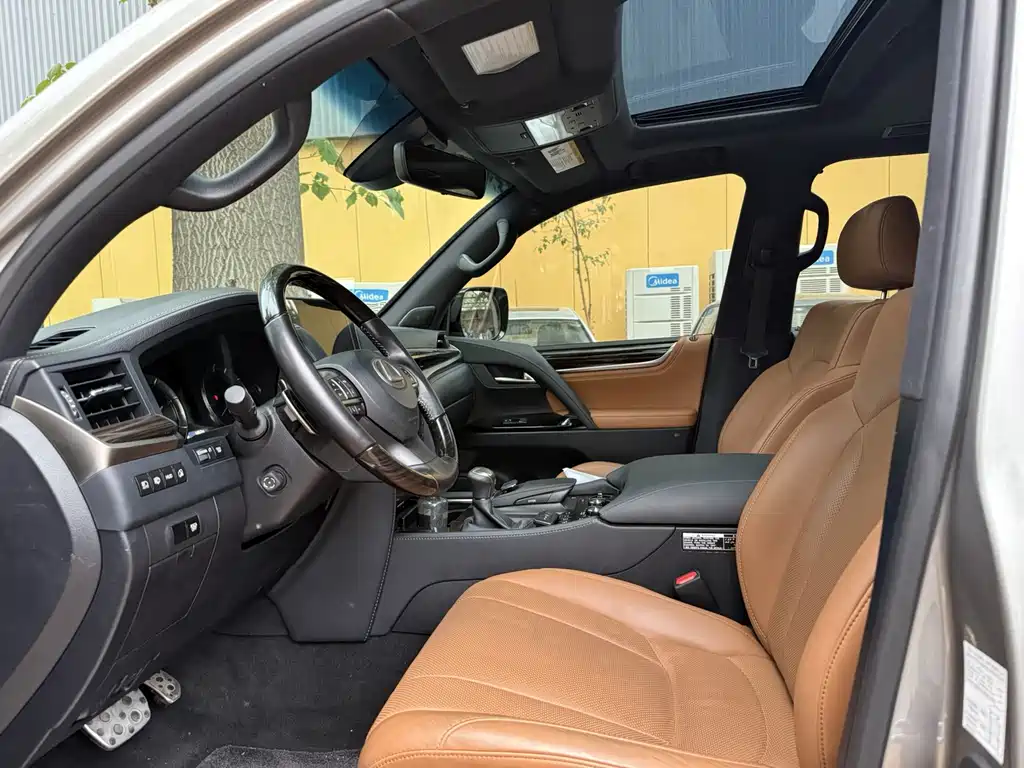 Lexus LX 570 Middle East